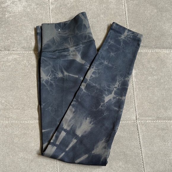 Aerie Kids Charcoal Tie-Dye Leggings - Picture 7 of 7